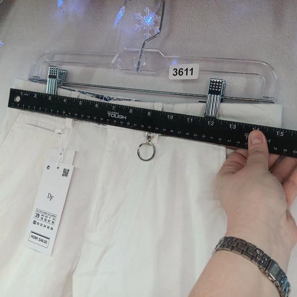 NWT Denim & Flower Women MSRP $48 White Chino Bermuda Style Shorts SZ 29 Stretch - Picture 9 of 16